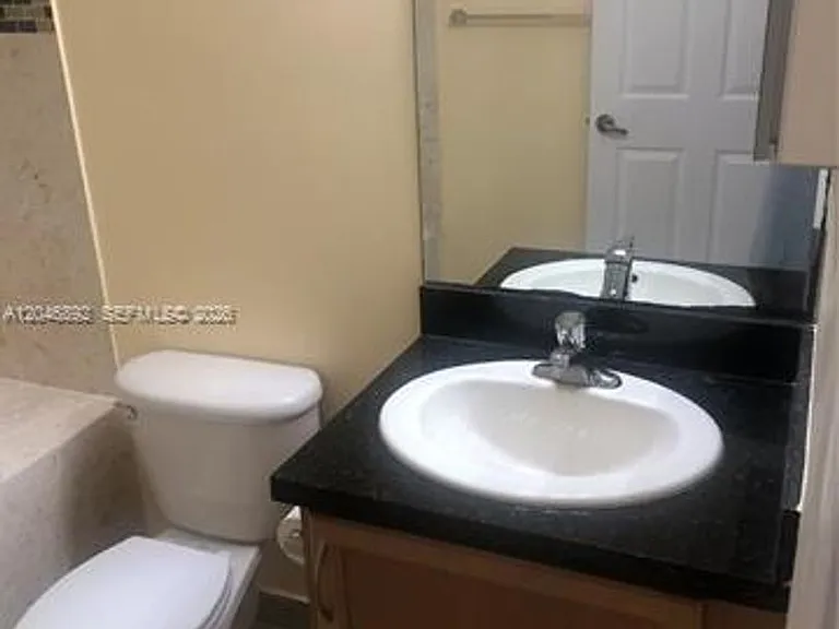1129 SW 147th Ter #Townhouse 1129 — Photo 17