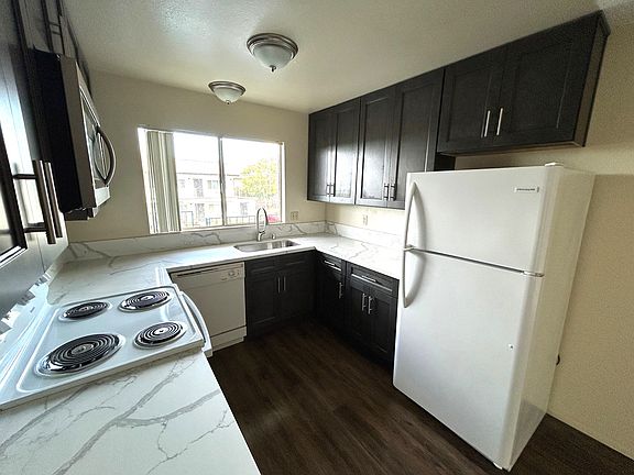 4th image of 998 S Mollison Ave S #12