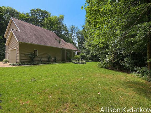 2nd image of 3598 Bennington Dr