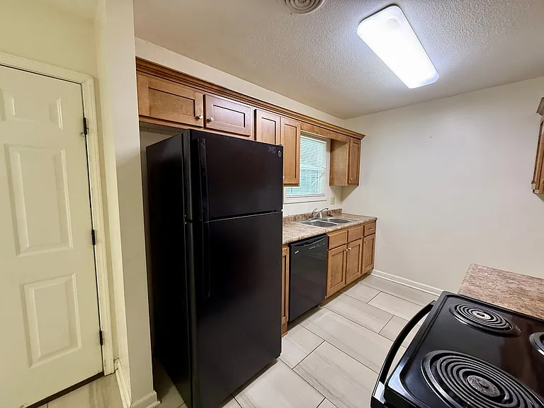 2310 Fairfield Dr — Photo 4