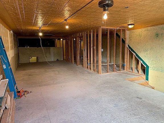 2nd image of 420 Packwaukee St