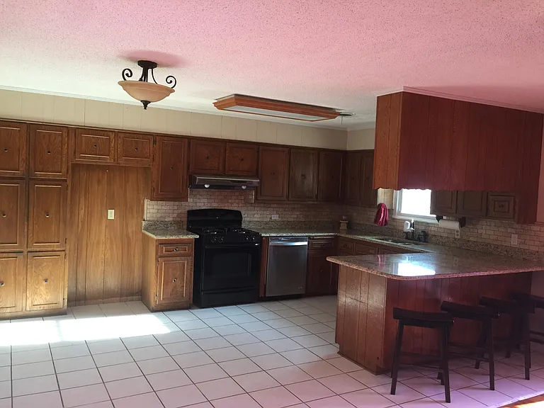400 White Oak Dr — Photo 4