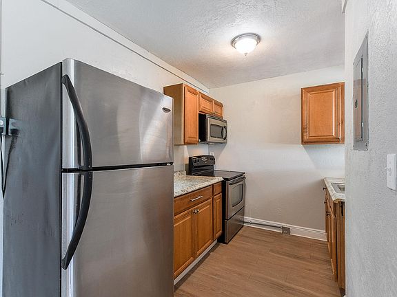 2nd image of 2208 1/2 N Boulevard A
