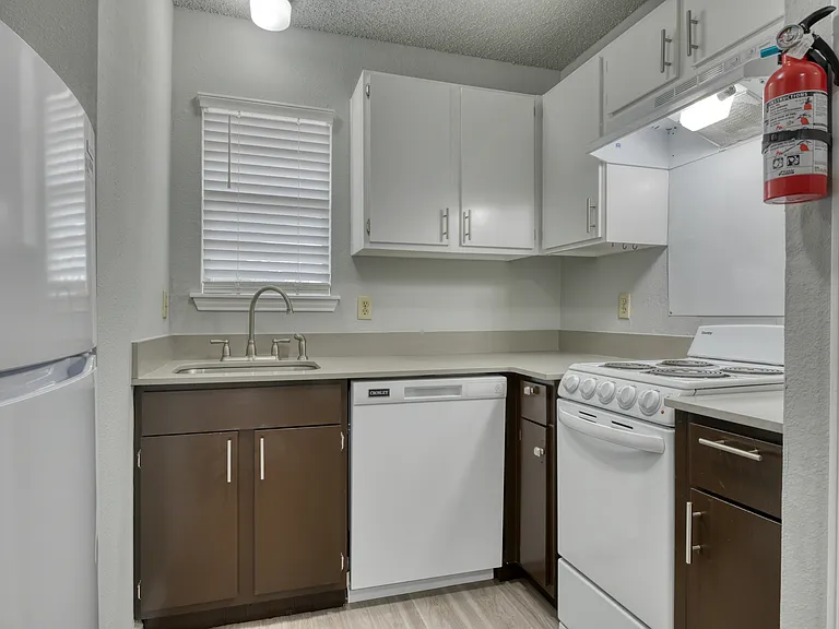 Army Boulevard Garden Apartments — Photo 3