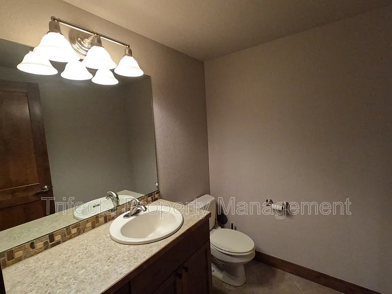 1032 Hessen Dr — Photo 27