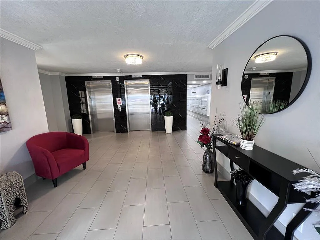 2 bed, 2.0 bath, 1100 sqft, $1,950 — Photo 2