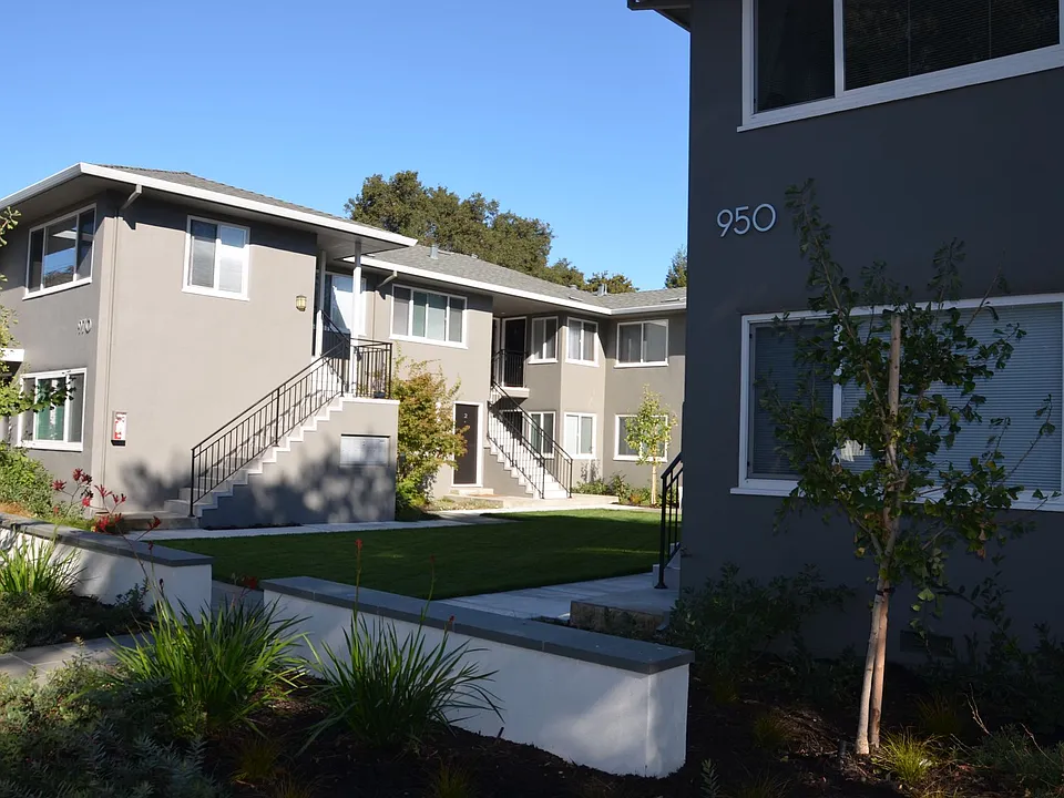 Menlo Pointe Apartments