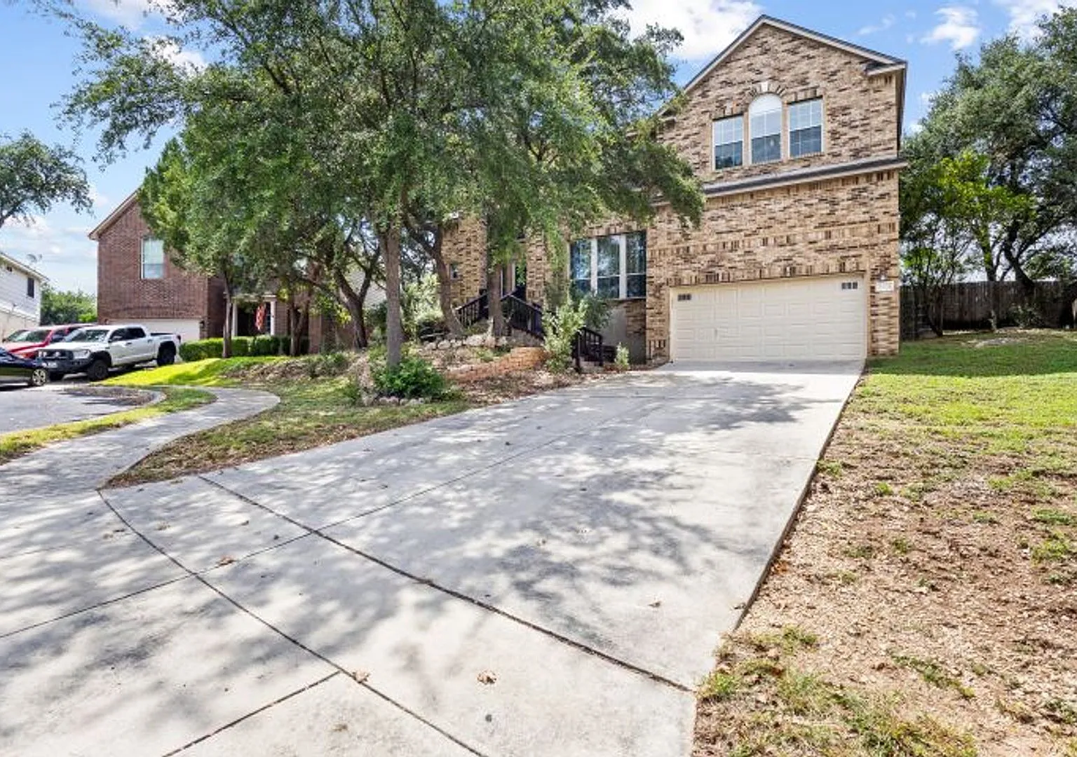 4 bedroom / 2 bathroom — Photo 1
