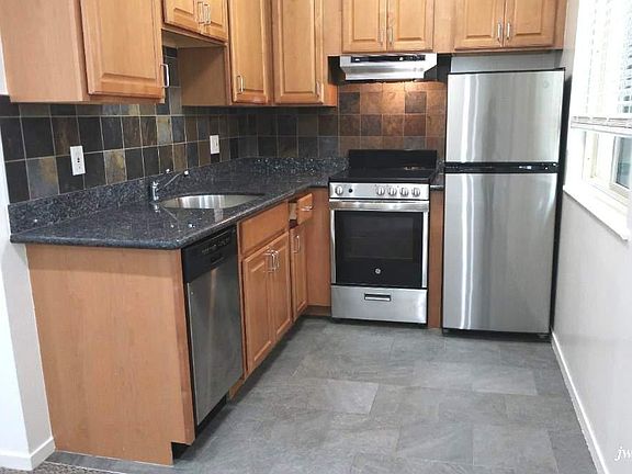 2nd image of 1133 Dolores St APT 4