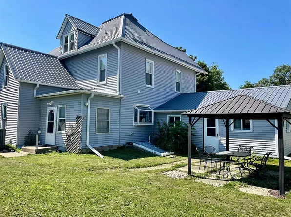 111 W 3rd St, Riceville, IA 50466