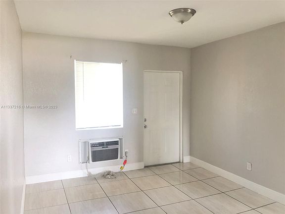 2nd image of 1940 Washington Ave #17