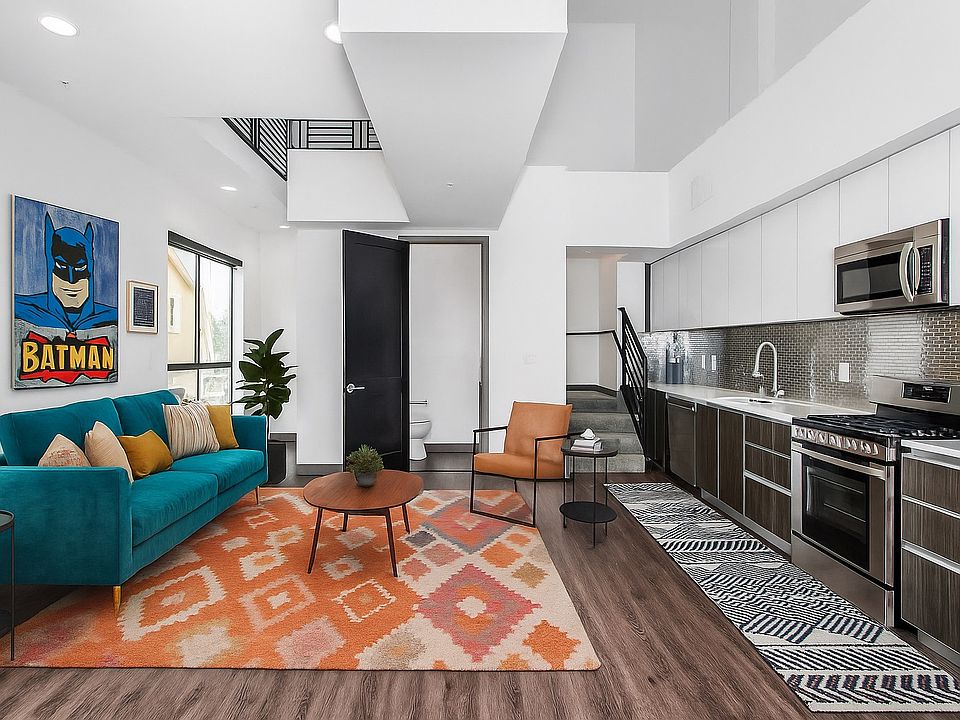 1st image of 5061 Romaine St #12