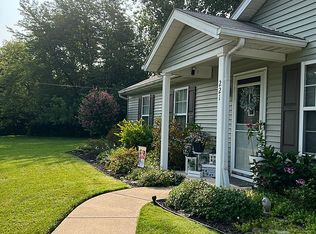 221 Schadden Rd, Elyria, OH 44035