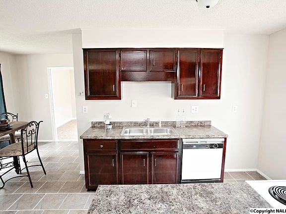 3rd image of 1035 Club View Dr NW