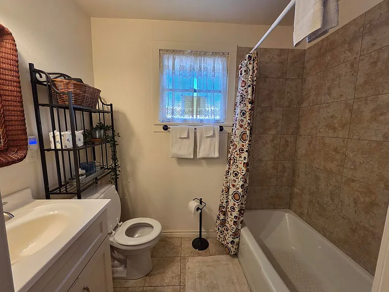 1006 E Highway St — Photo 11