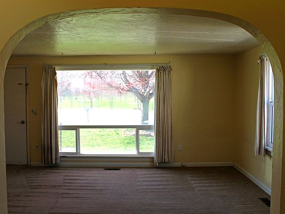 3rd image of 1815 Plaza Way