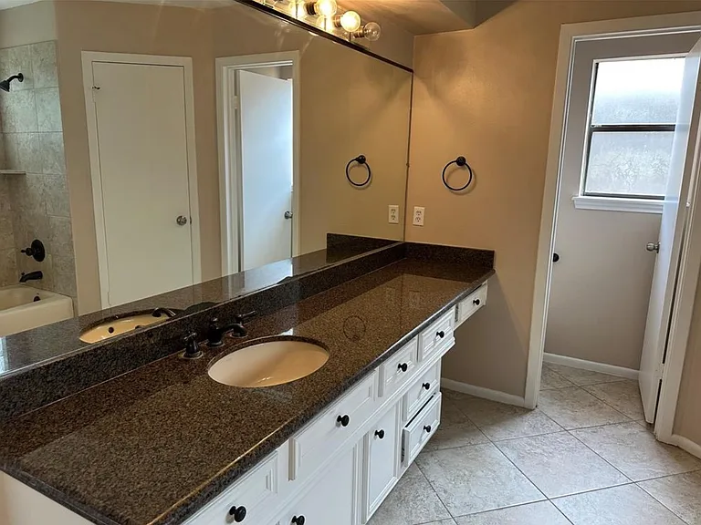 17406 Spicewood Springs Ln #17406 — Photo 5