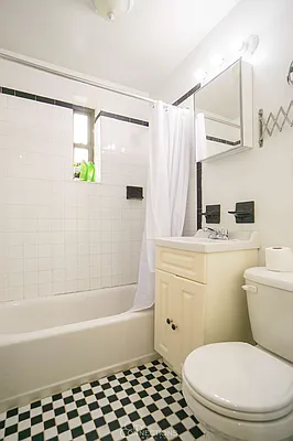 Rented by City Connections Realty | media 4