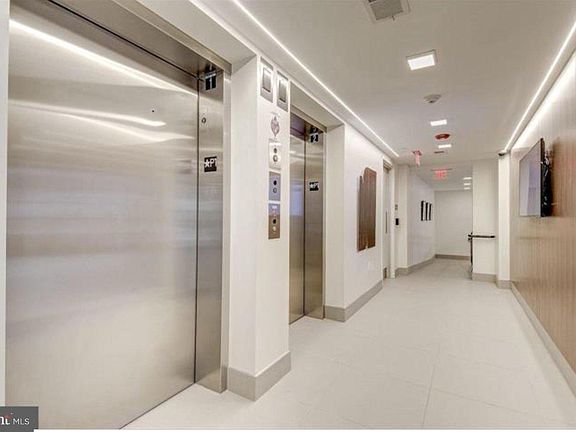4th image of 1411 Key Blvd Unit 406