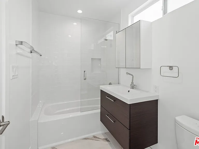 764 N Doheny Dr #2 — Photo 13