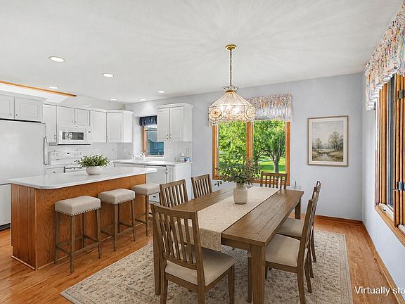 5th image of 233 Parkside Dr