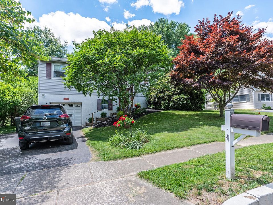 1st image of 4 Hillcrest Dr