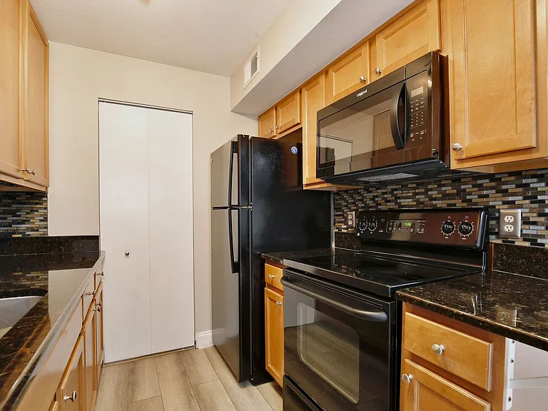2942 Plaza Terrace Dr — Photo 8