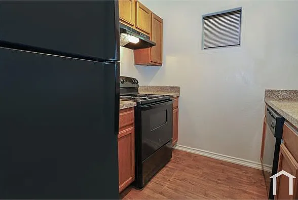 1811 South Blvd — Photo 6