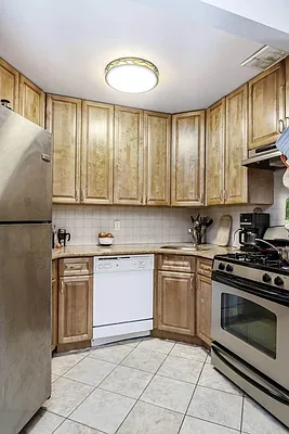 Rented by Signature Spaces NYC Corp | media 36