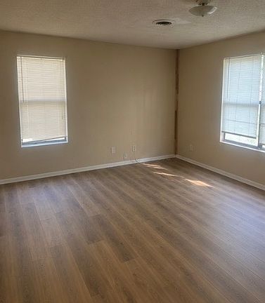 3rd image of 3616 Leigh Ln