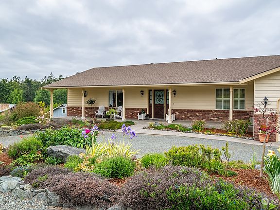 3rd image of 647 Palisades Drive
