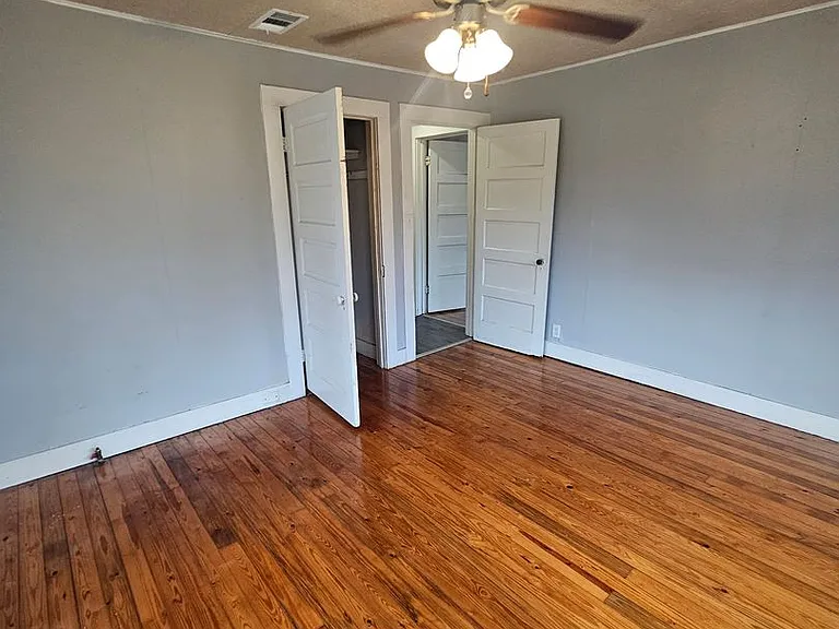 735 Floyd St — Photo 14