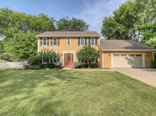 452 Leanore Ct, Pewaukee, WI 53072