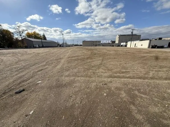 121 3rd St S, Wahpeton, ND 58075
