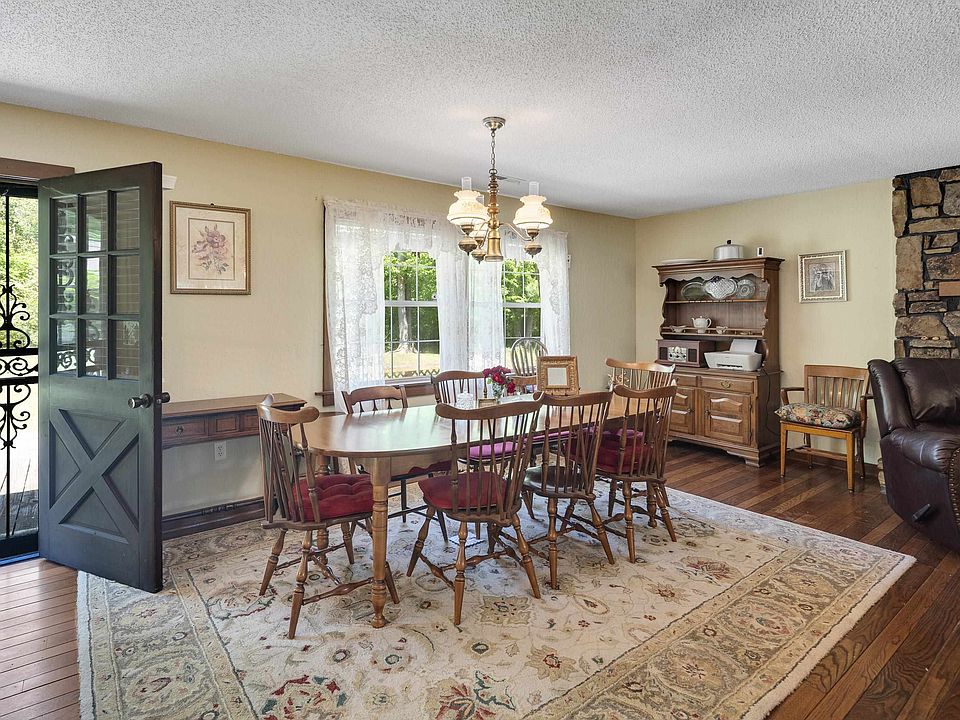 19th image of 115 Edenberg Dr