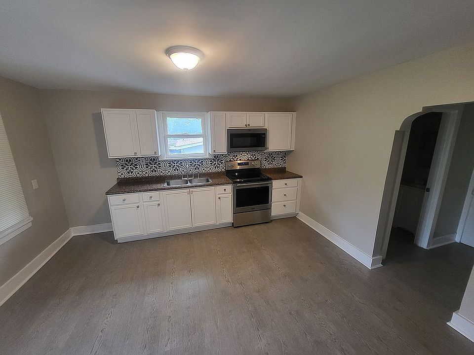 1st image of 480 Adrian Dr