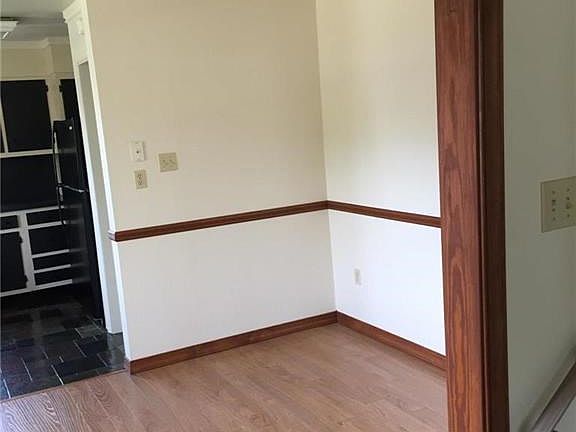 Breakfast area/dining room