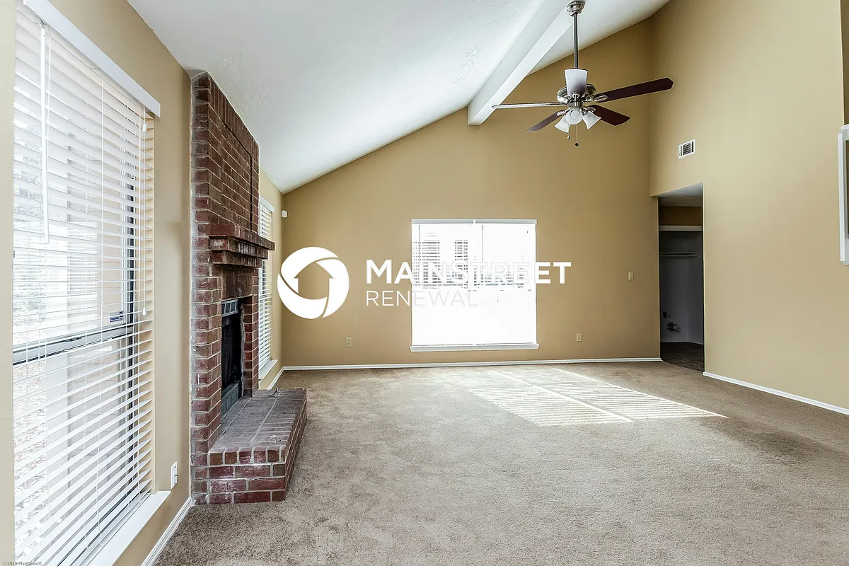 Living Room - 606 Woodstone Rd