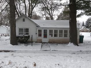 118 E Pine St, Edmore, MI 48829