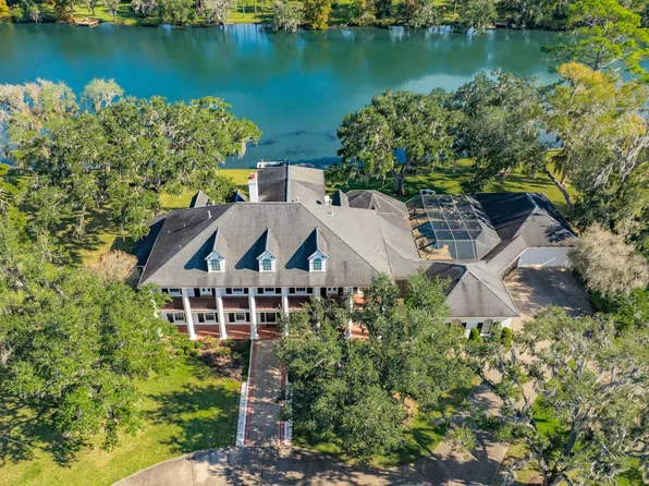 3 Bayou Rd, Lake Jackson, TX 77566