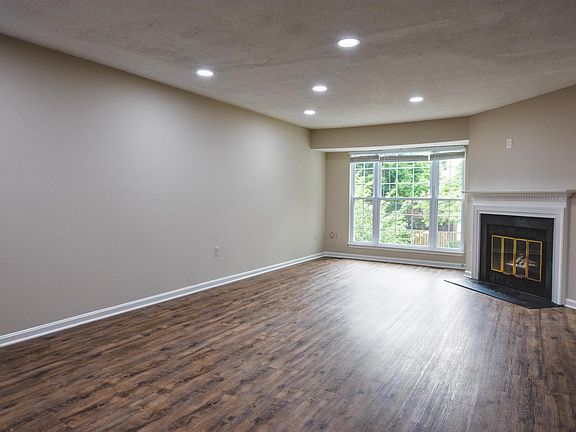 3rd image of 5820 Wye Oak Commons Ct #10