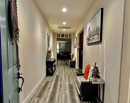 3rd image of 1099 Santa Barbara Way