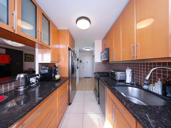 2475 West 16th Street image 11 of 18