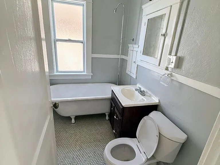 951 Royal Rd — Photo 17