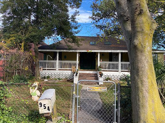 3rd image of 954 Little Bay Ave