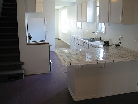 3rd image of 1118 W Jackson Ave