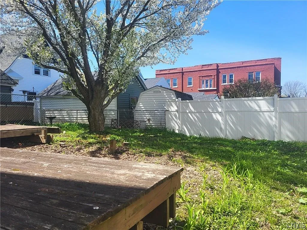 3 bed, 2.0 bath, 1434 sqft, $2,800 — Photo 4