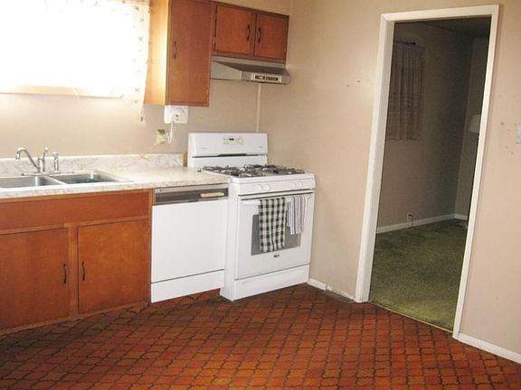3rd image of 105 N Grove St