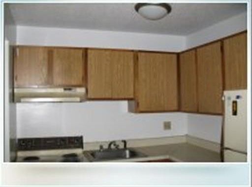2nd image of 75 Scotch Pond Pl APT 26