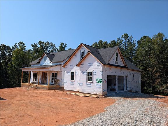 3rd image of 528 Paramount Dr